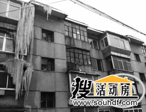 很多居民用彩鋼板搭建的陽光房